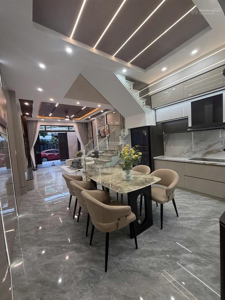 Sát huỳnh ngọc huệ nhà 3 tầng 3 mê, full nội thất cao cấp đường 5,5m + lề 4m