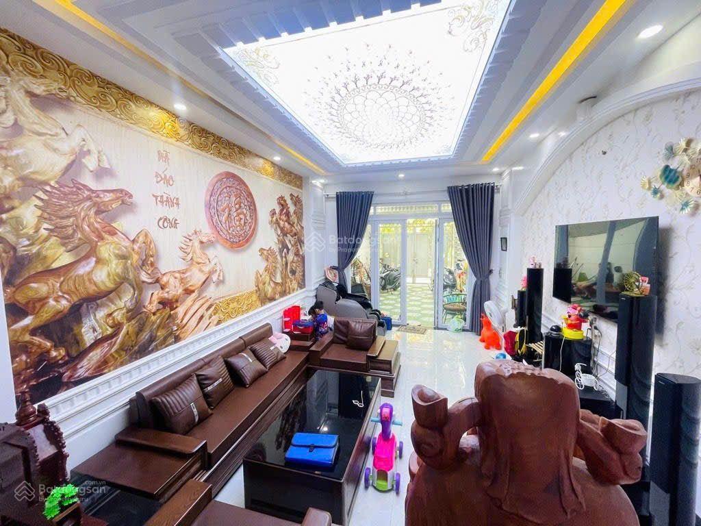 Nhà 3 tầng mặt tiền đường thạnh lộc 57 phường thạnh lộc ,q12, dt 92/66m2 (4mx22m)5,5tỷ