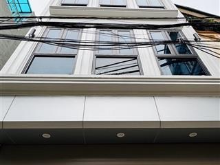 Bán gấp nhà mới tại định công, 6 tầng thang máy, ô tô vào nhà, chủ bán 9.5 tỷ.