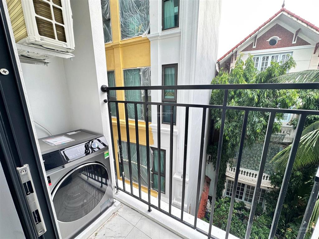 Cho thuê 1 ngủ 1 khách nguyễn khang ô tô đỗ cửa, điện nước giá dân