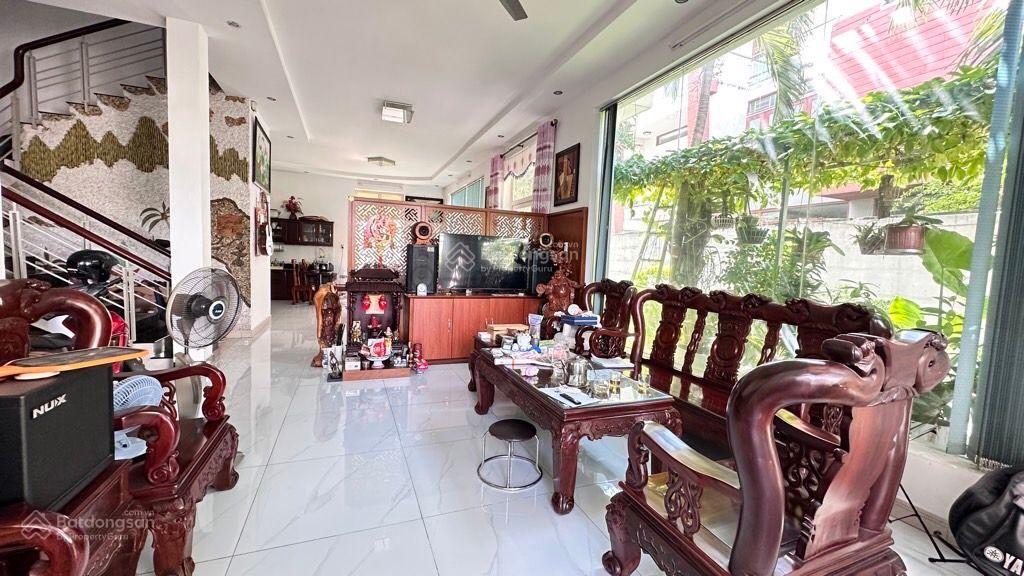 Biệt thự cao cấp  khu dân cư thới an  quận 12  4 tầng 240m2  giá 18,8 tỷ