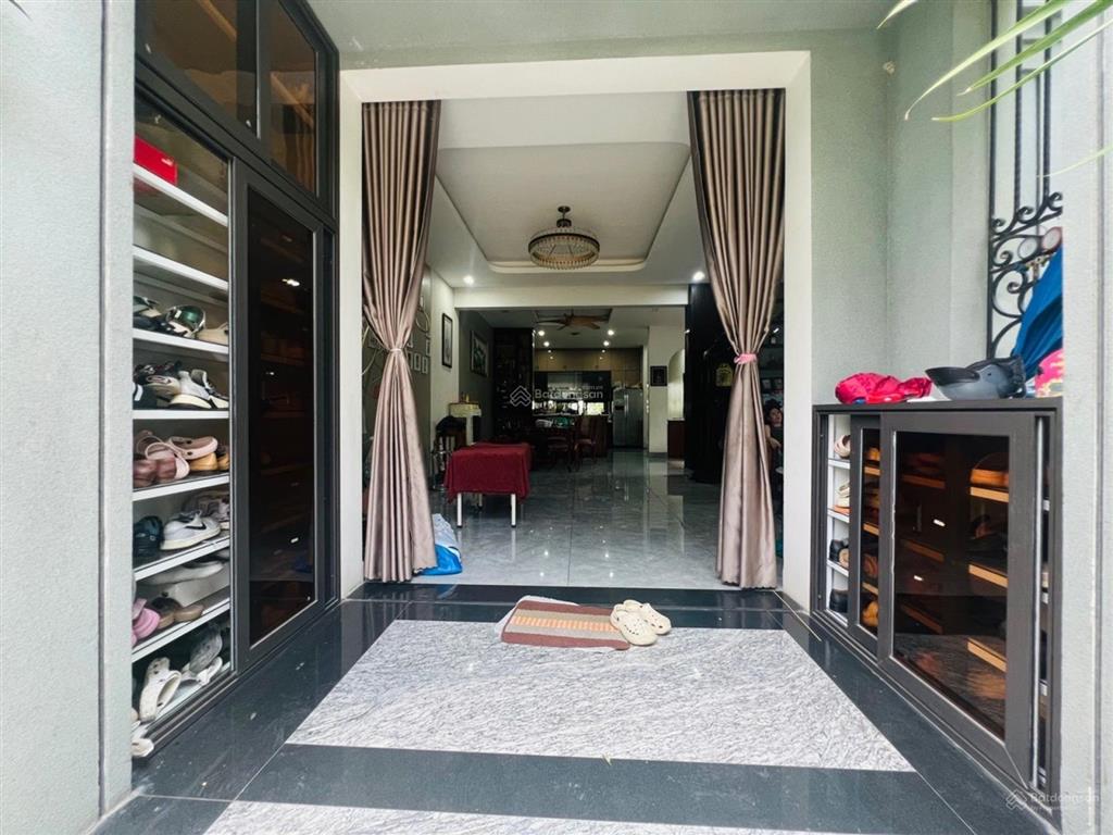 Biệt thự nghỉ dưỡng cao cấp view sông  350m2  5 tầng  q12  giá 18 tỷ