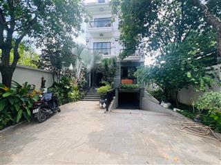 Biệt thự nghỉ dưỡng cao cấp view sông  350m2  5 tầng  q12  giá 18 tỷ