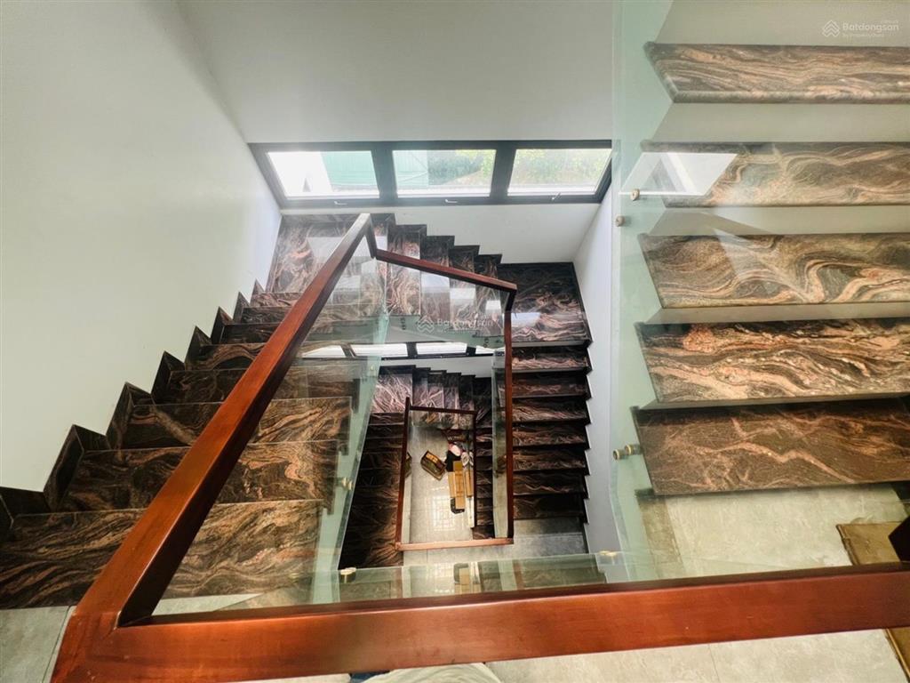 Biệt thự nghỉ dưỡng cao cấp view sông  350m2  5 tầng  q12  giá 18 tỷ