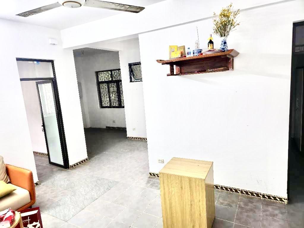 Căn hộ 2pn 2wc tại chung cư 5 tầng cầu bươu, hà đông,nhỉnh 4 tỷ vnd, 71 m2, bán gấp