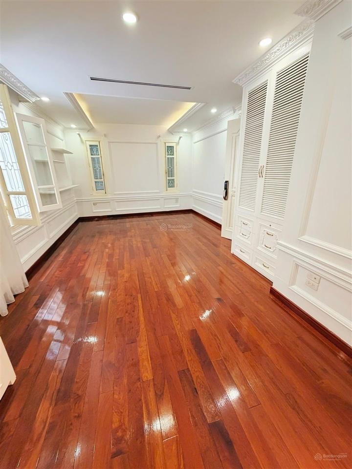Biệt thự đơn lập vip  kđt việt hưng  long biên  vỉa hè  view vườn hoa  thang máy. dt 245mx4t