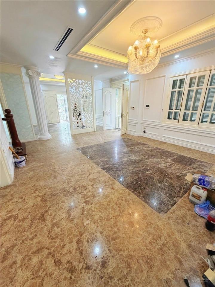 Biệt thự đơn lập vip  kđt việt hưng  long biên  vỉa hè  view vườn hoa  thang máy. dt 245mx4t