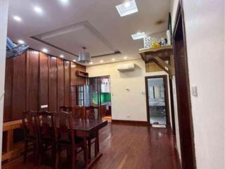 Chính chủ nhờ bán chtt đền lừ 75m3pn1vs nội thất gỗ lim tự nhiên giá 4,6 tỷ.