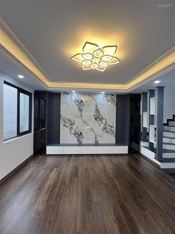 Bán nhà tứ hiệp gần 60m2  5 tầng mới koong 5pn  4 vs xách vali về ở luôn giá 8,6 tỷ.