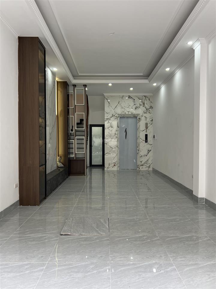 Bán nhà đường ngọc hồi tt văn điển 40m  6 tầng, thang máy mới coong 7,6 tỷ