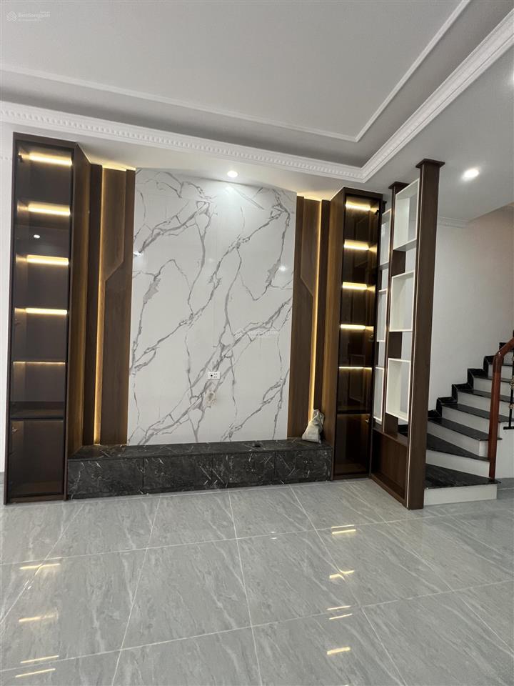 Bán nhà đường ngọc hồi tt văn điển 40m  6 tầng, thang máy mới coong 7,6 tỷ