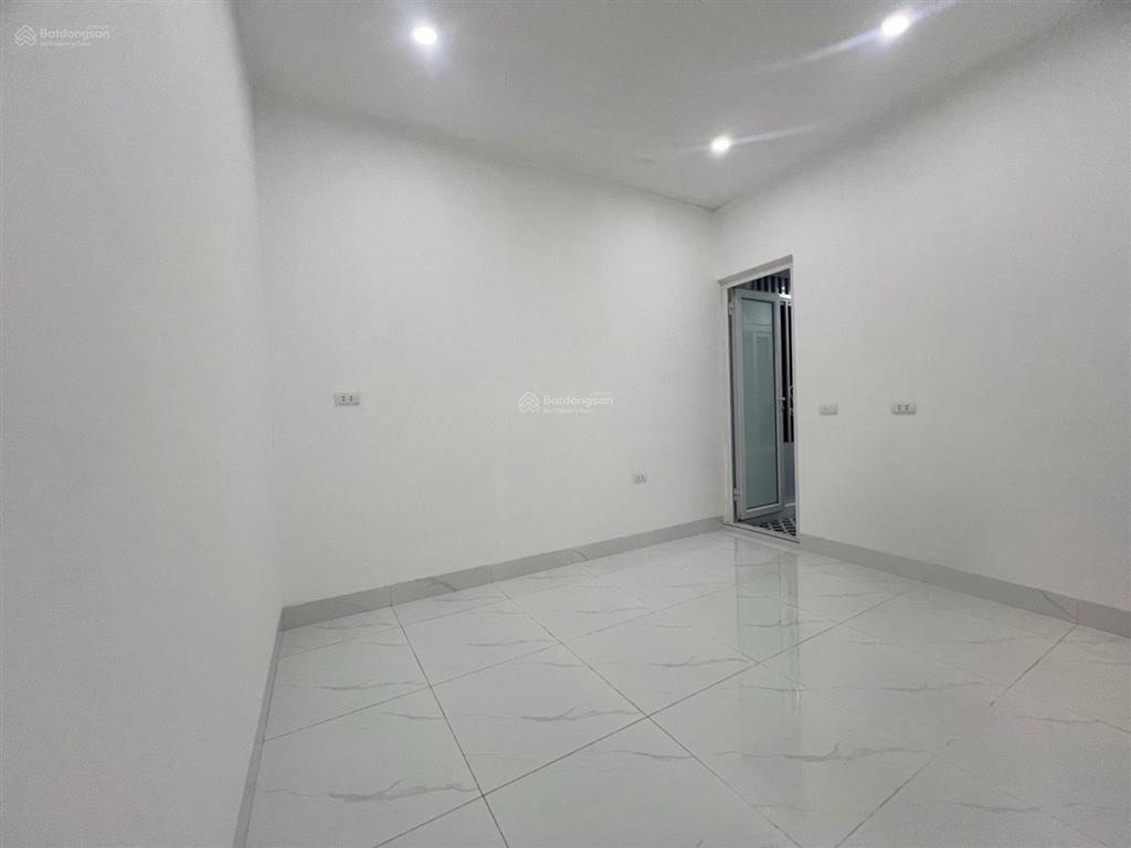 Bán nhà mạc thị bưởi hàng xóm của time city 20m4 tầng ô tô đỗ ngõ cách nhà 5m giá 3,96 tỷ sổ đẹp.
