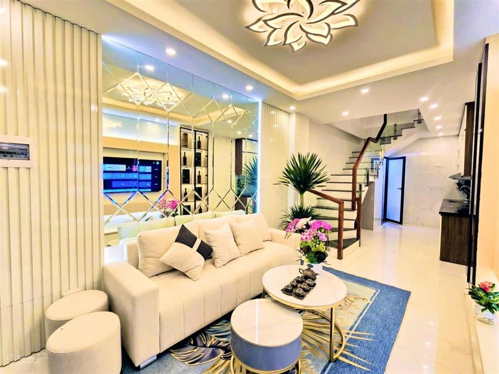 Bán nhà trương định  nhà mới  vài bước ô tô  sát phố  34m2  6 tầng  full nội thất giá 7,5 tỷ