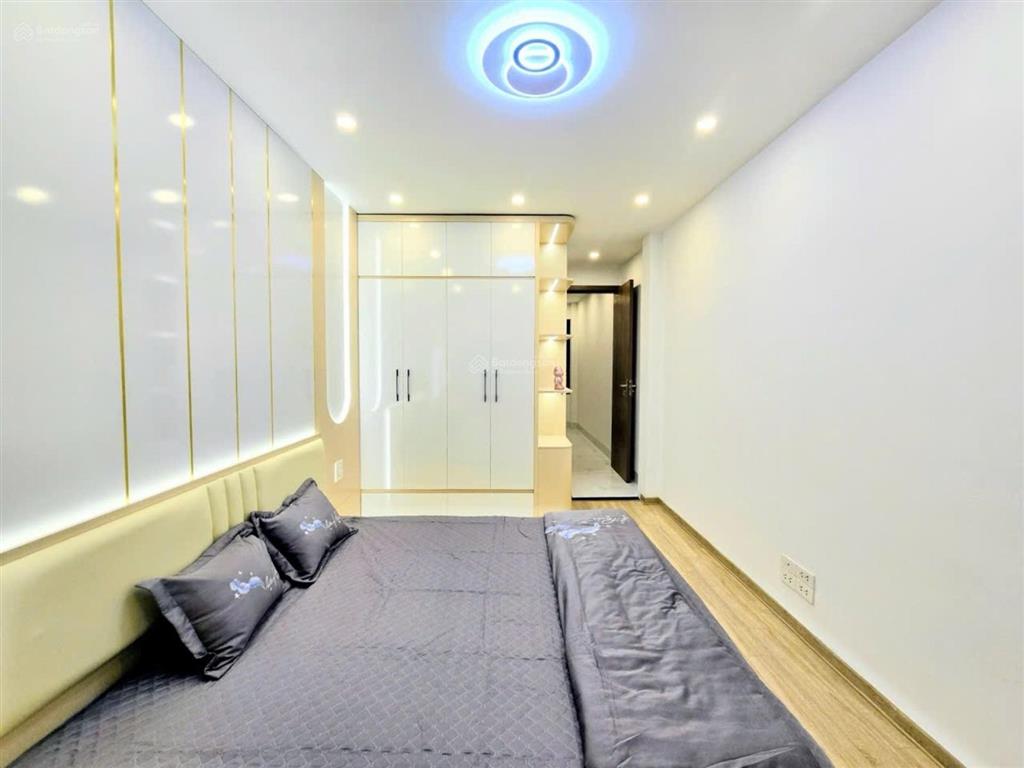 Bán nhà trương định  nhà mới  vài bước ô tô  sát phố  34m2  6 tầng  full nội thất giá 7,5 tỷ