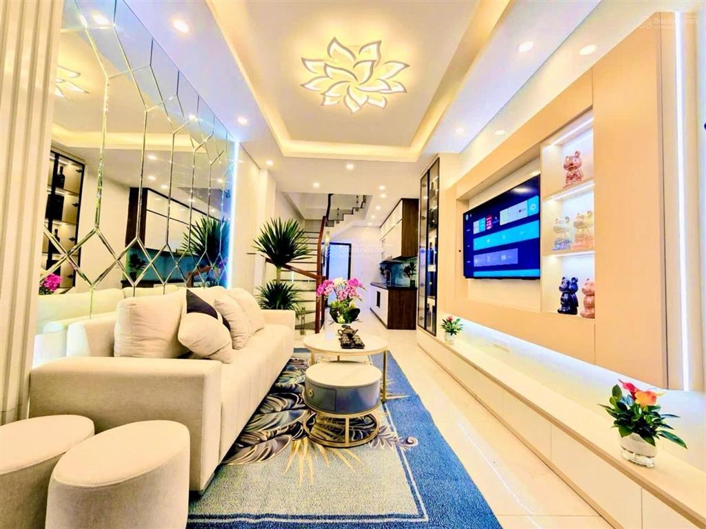 Bán nhà trương định  nhà mới  vài bước ô tô  sát phố  34m2  6 tầng  full nội thất giá 7,5 tỷ