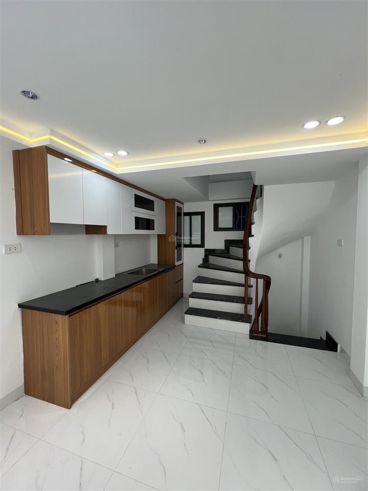 Bán nhà nguyễn trãi  quan nhân 26  6 tầng  ô tô đỗ cửa kinh doanh, giá 6,99 tỷ.