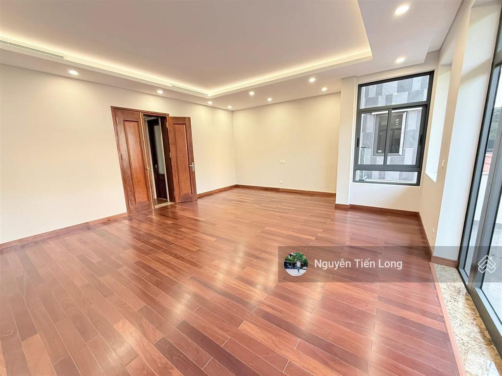 Biệt thự làng quốc tế thăng long  2 mặt  đường to vỉa hè rộng  205m2 x 4t thang máy mới  126 tỷ