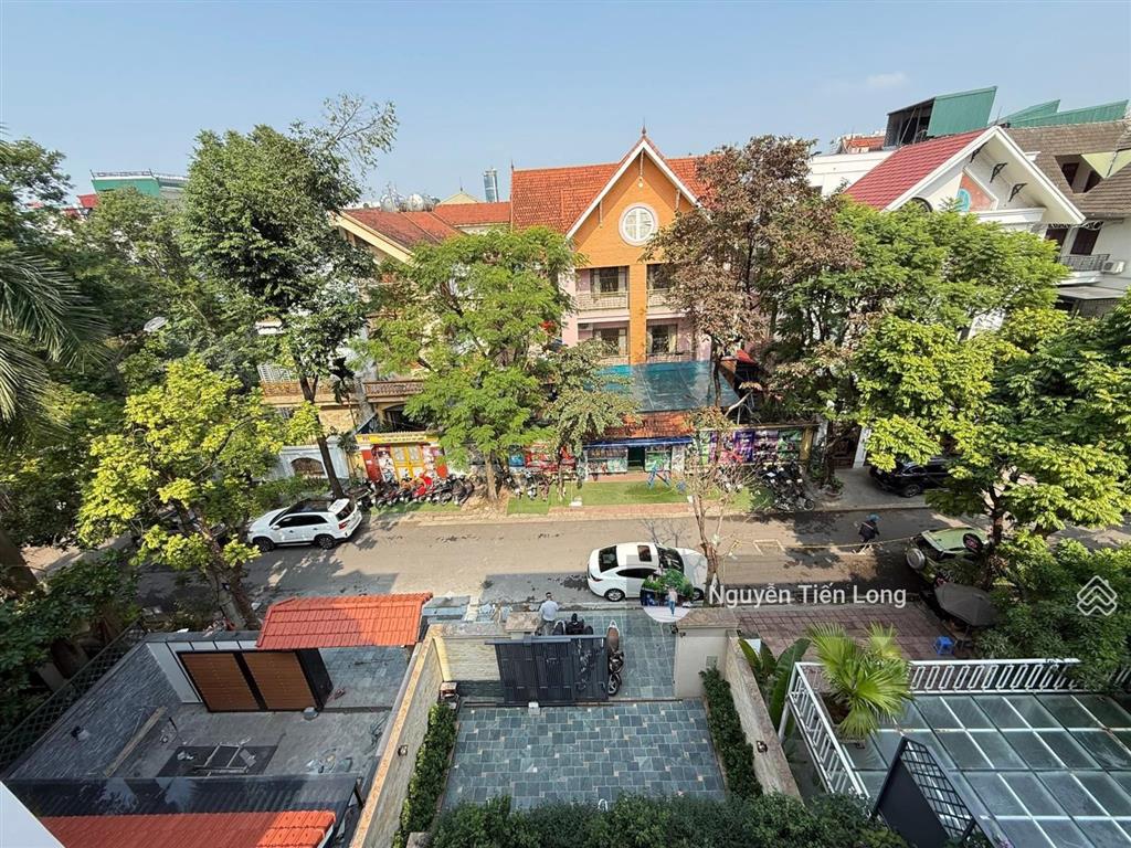 Biệt thự làng quốc tế thăng long  2 mặt  đường to vỉa hè rộng  205m2 x 4t thang máy mới  126 tỷ