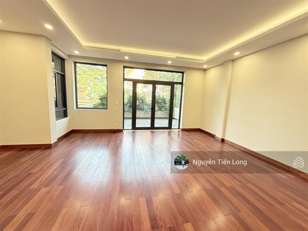 Biệt thự làng quốc tế thăng long  2 mặt  đường to vỉa hè rộng  205m2 x 4t thang máy mới  126 tỷ