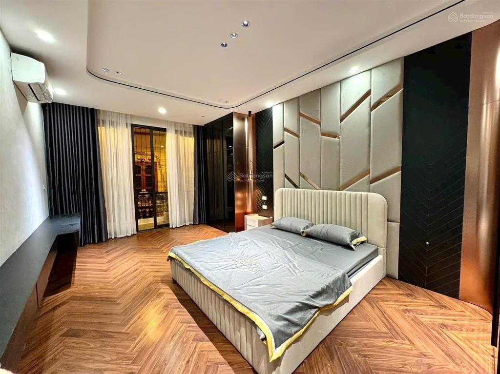 Tân mai , lô góc 2 mặt phố , kinh doanh bét nhè , 4 ô tô tránh , vỉa hè , thang máy, 60m2, 16 tỷ