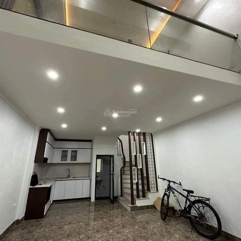 Nhà đẹp giải phóng, mt 4,5m  ngõ thông  vừa ở vừa kinh doanh được.