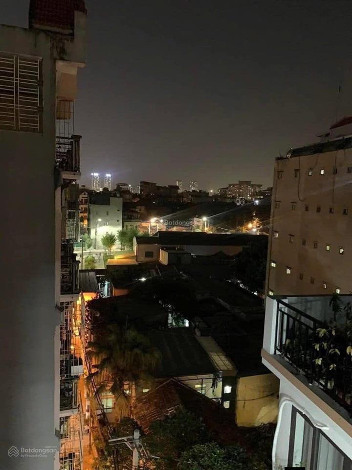 Nhà đẹp giải phóng, mt 4,5m  ngõ thông  vừa ở vừa kinh doanh được.