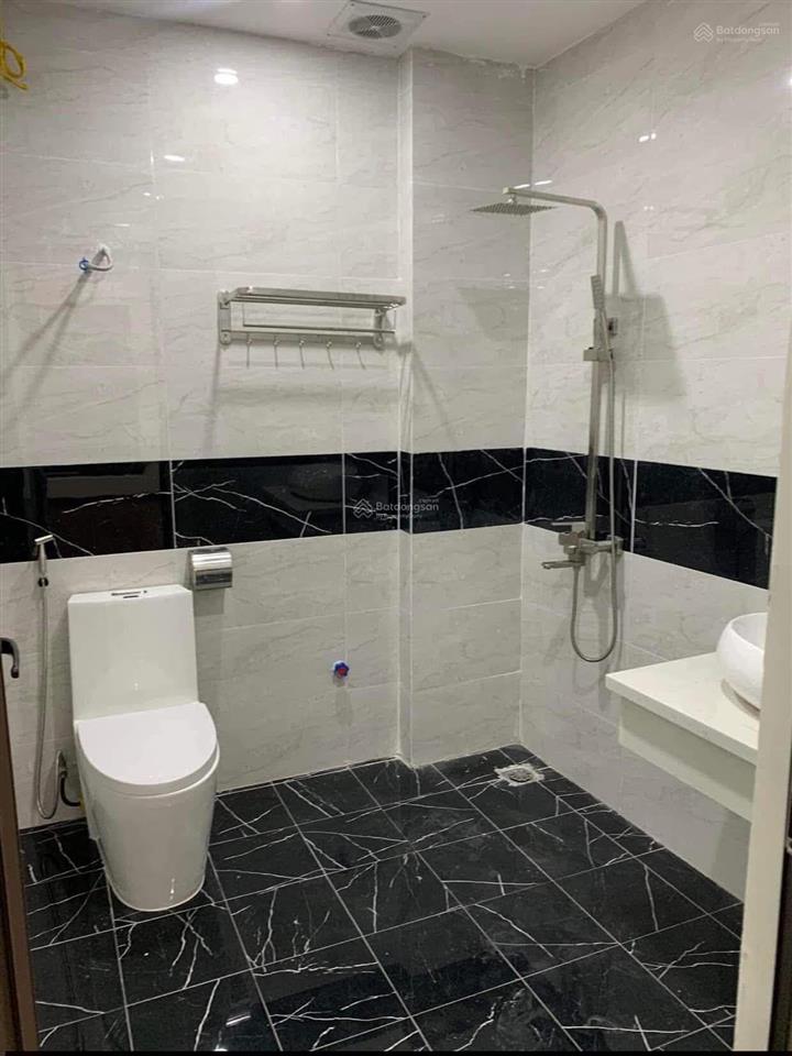 Nhà đẹp giải phóng, mt 4,5m  ngõ thông  vừa ở vừa kinh doanh được.