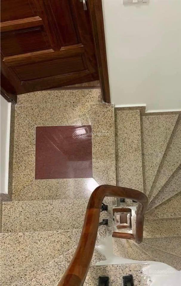Nhà đẹp giải phóng, mt 4,5m  ngõ thông  vừa ở vừa kinh doanh được.