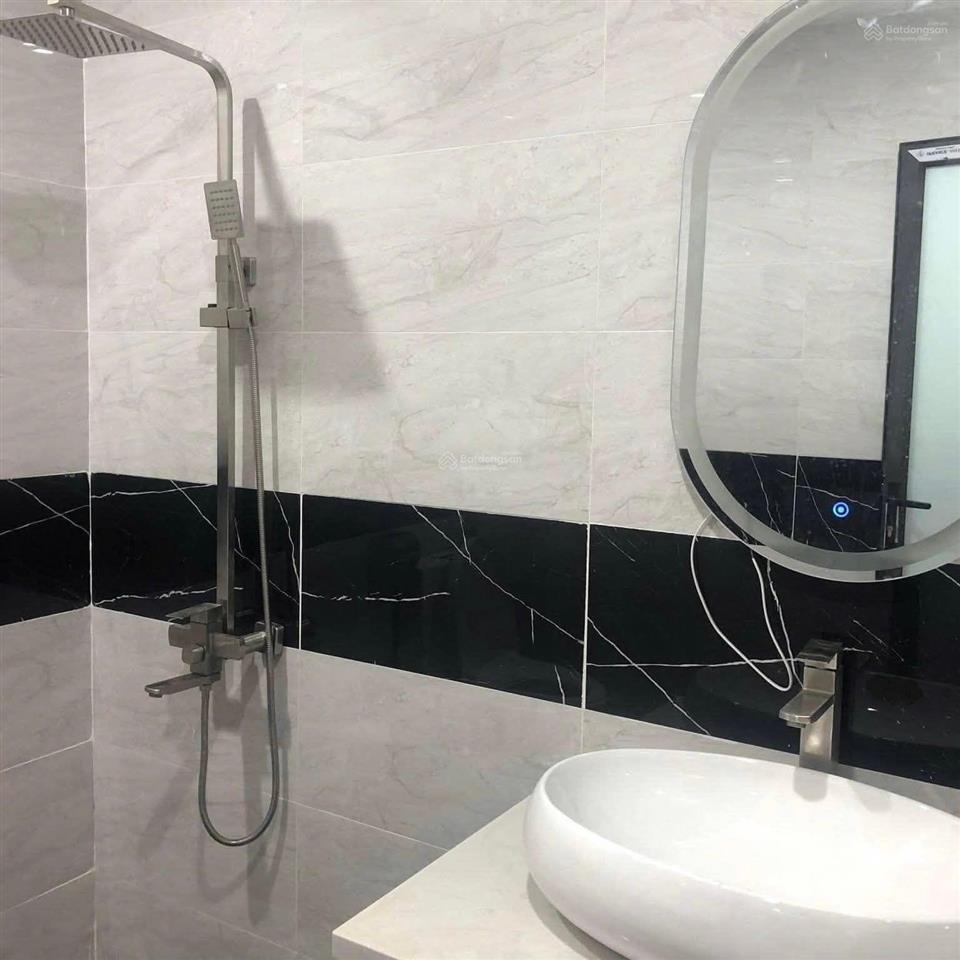 Nhà đẹp giải phóng, mt 4,5m  ngõ thông  vừa ở vừa kinh doanh được.