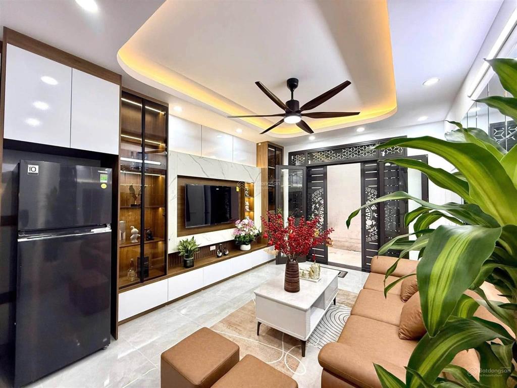 Nhà định công thượng mt4m  ô tô đỗ cổng  full nội thất  chỉ xách vali về ở  nhỉnh 8 tỷ.