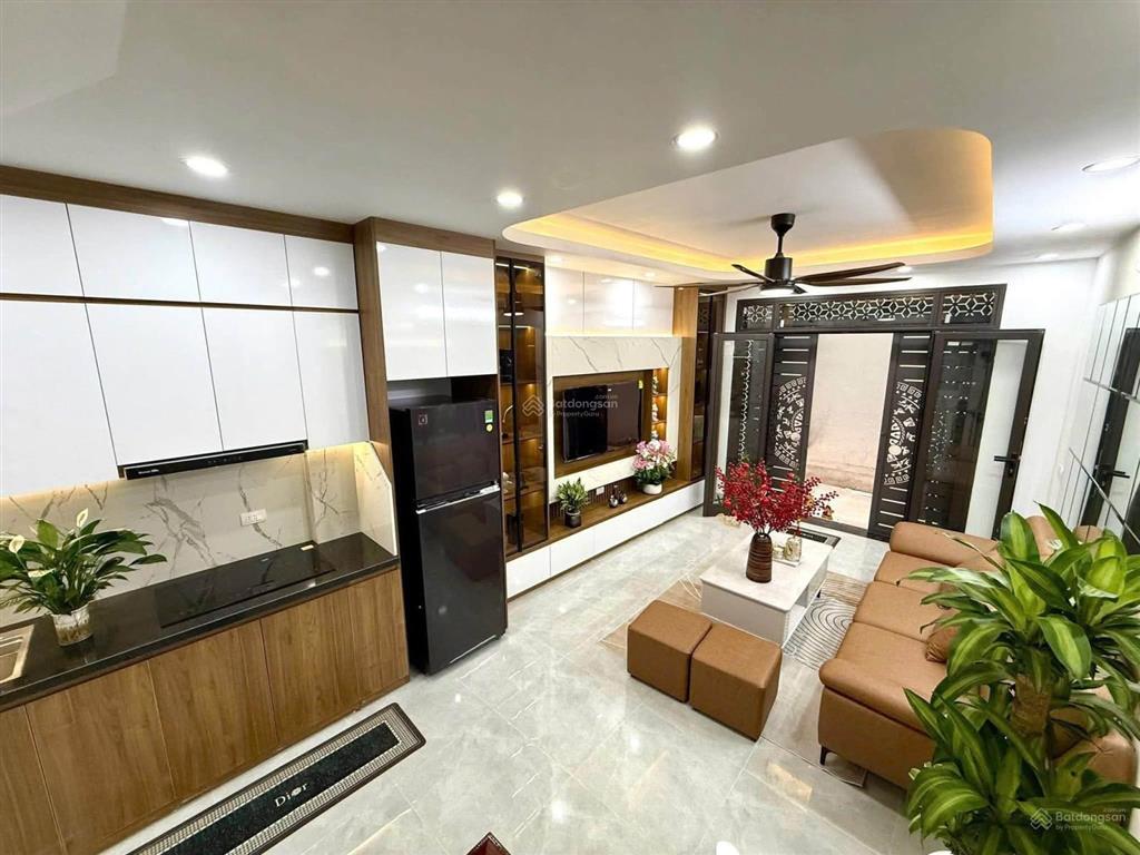 Nhà định công thượng mt4m  ô tô đỗ cổng  full nội thất  chỉ xách vali về ở  nhỉnh 8 tỷ.