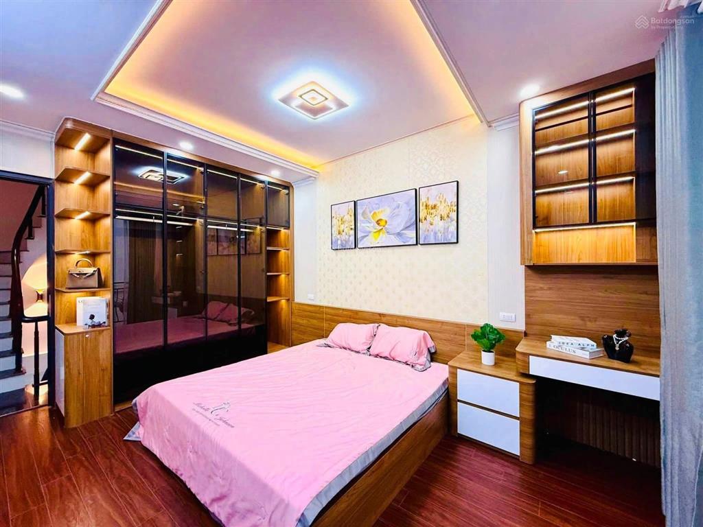Nhà định công thượng mt4m  ô tô đỗ cổng  full nội thất  chỉ xách vali về ở  nhỉnh 8 tỷ.