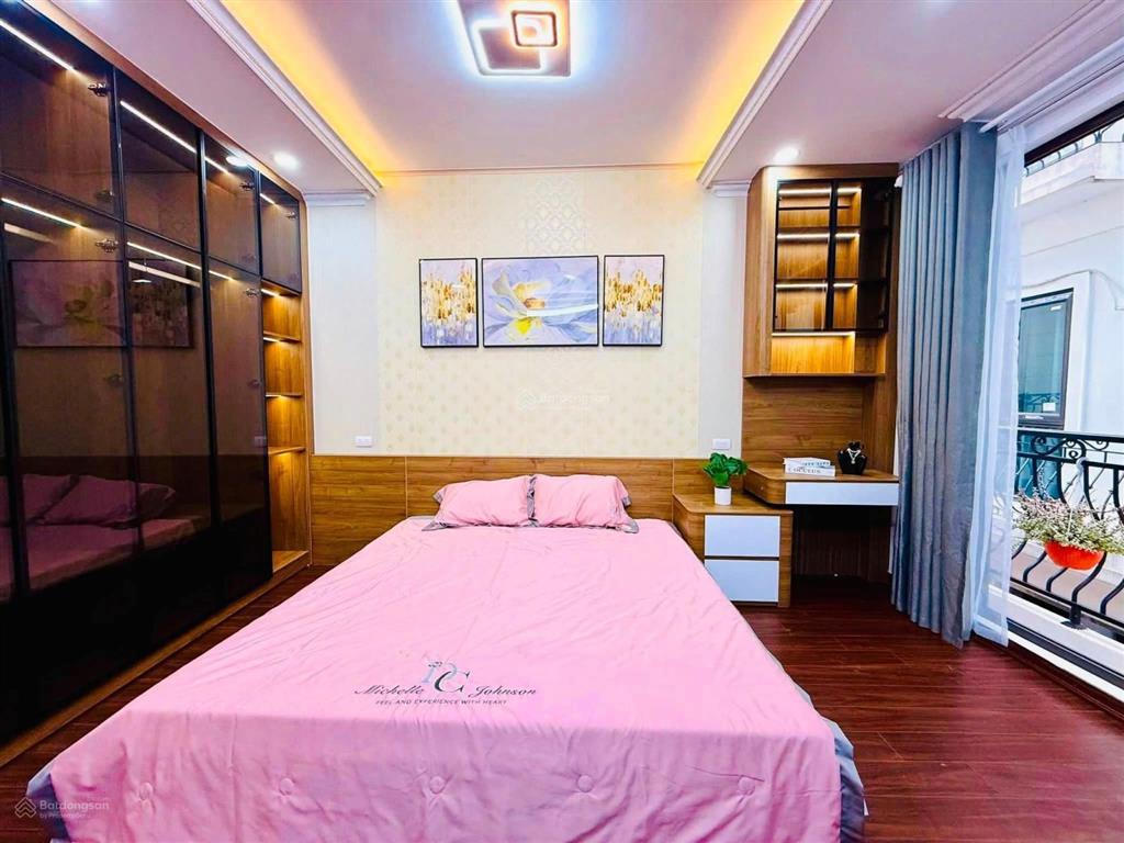 Nhà định công thượng mt4m  ô tô đỗ cổng  full nội thất  chỉ xách vali về ở  nhỉnh 8 tỷ.