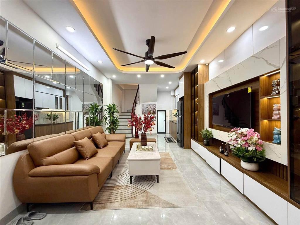 Nhà định công thượng mt4m  ô tô đỗ cổng  full nội thất  chỉ xách vali về ở  nhỉnh 8 tỷ.