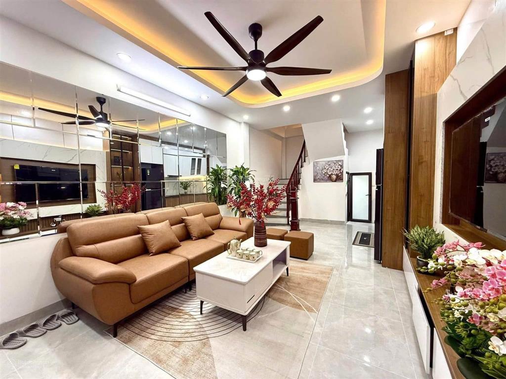 Nhà định công thượng mt4m  ô tô đỗ cổng  full nội thất  chỉ xách vali về ở  nhỉnh 8 tỷ.