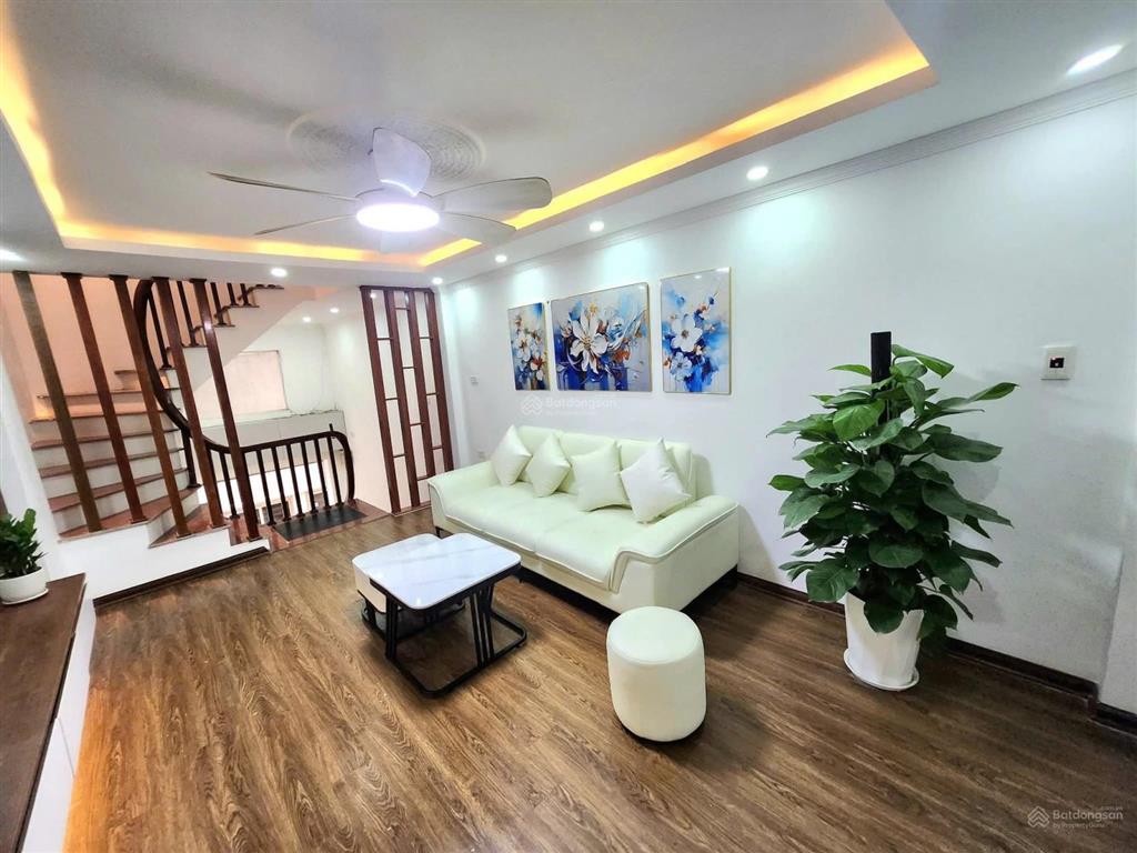 Nhà bằng liệt 5t  nhà dân xây chắc chắn  công năng đầy đủ  gần kđt tây nam linh đàm.