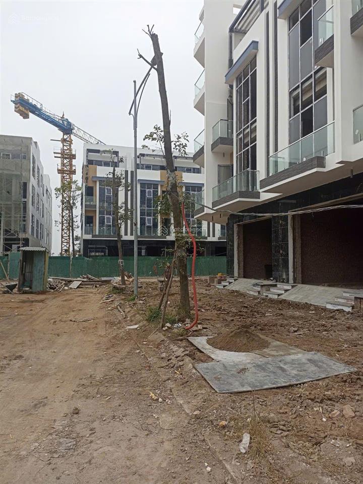 Bán nhà liền kề 75m2, hướng tây, xây 4 tầng , đường 17m vị trí kinh doanh