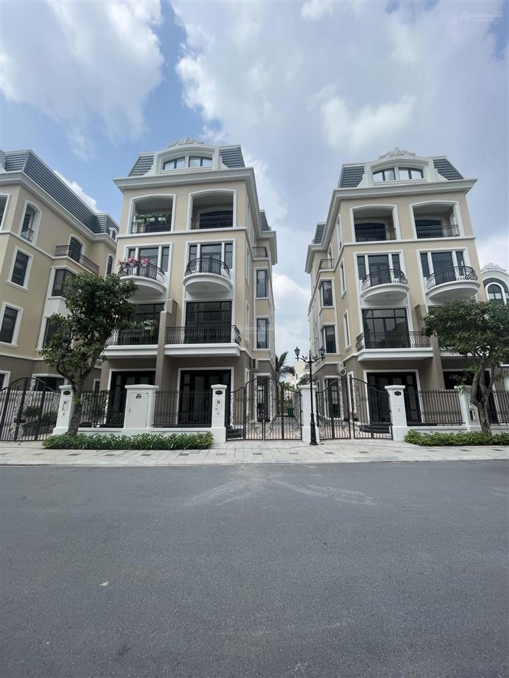 Biệt thự view sông vip ngọc trai  giá bằng 1/3 vinhomes riverside   cdt 0978 585 ***