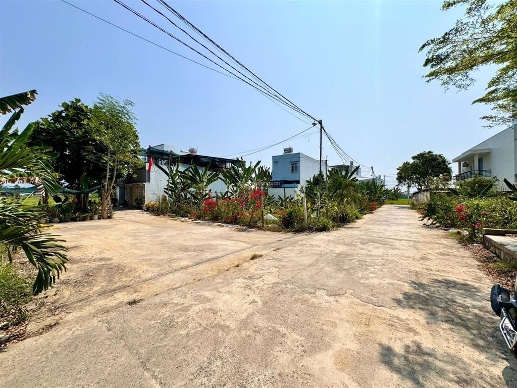 Bán đất lầu ông huyện diên an diên khánh ô tô tận nơi
cách 23/10 vào chỉ 150m