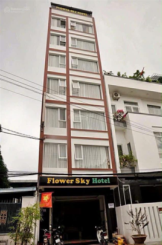 Bán khách sạn cách biển chỉ 200m , mặt đường 16m kinh doanh sầm uất