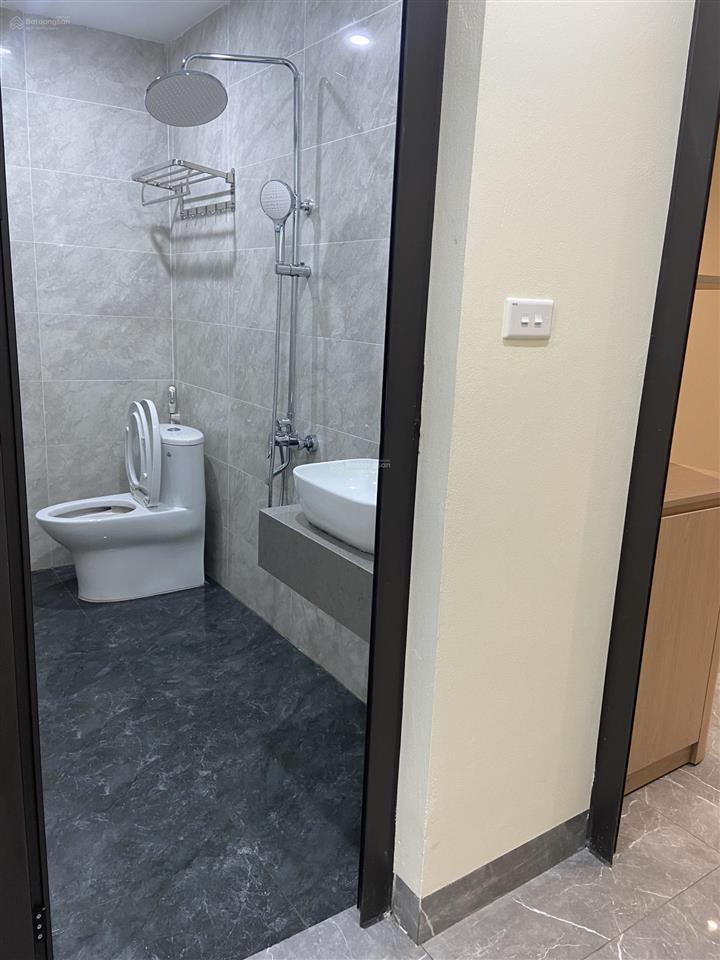 Cho thuê nhà theo tầng, phố hoàng cầu, dt 60m2, xây mới