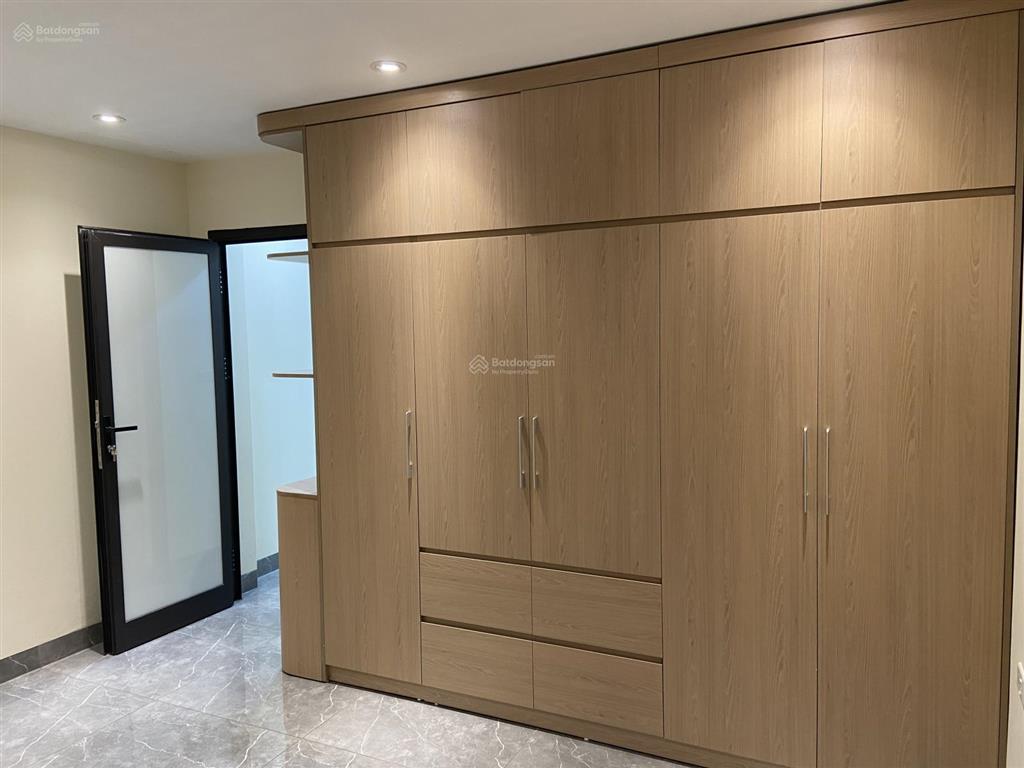 Cho thuê nhà theo tầng, phố hoàng cầu, dt 60m2, xây mới