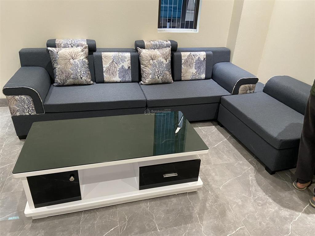 Cho thuê nhà theo tầng, phố hoàng cầu, dt 60m2, xây mới