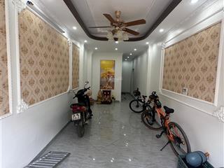 Siêu phẩm nhà mới 6 tầng thang máy, lô góc ô tô đỗ cửa, chỉ 70m ra hồ