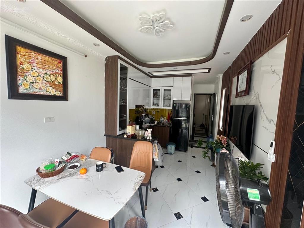 Siêu phẩm nhà mới 6 tầng thang máy, lô góc ô tô đỗ cửa, chỉ 70m ra hồ