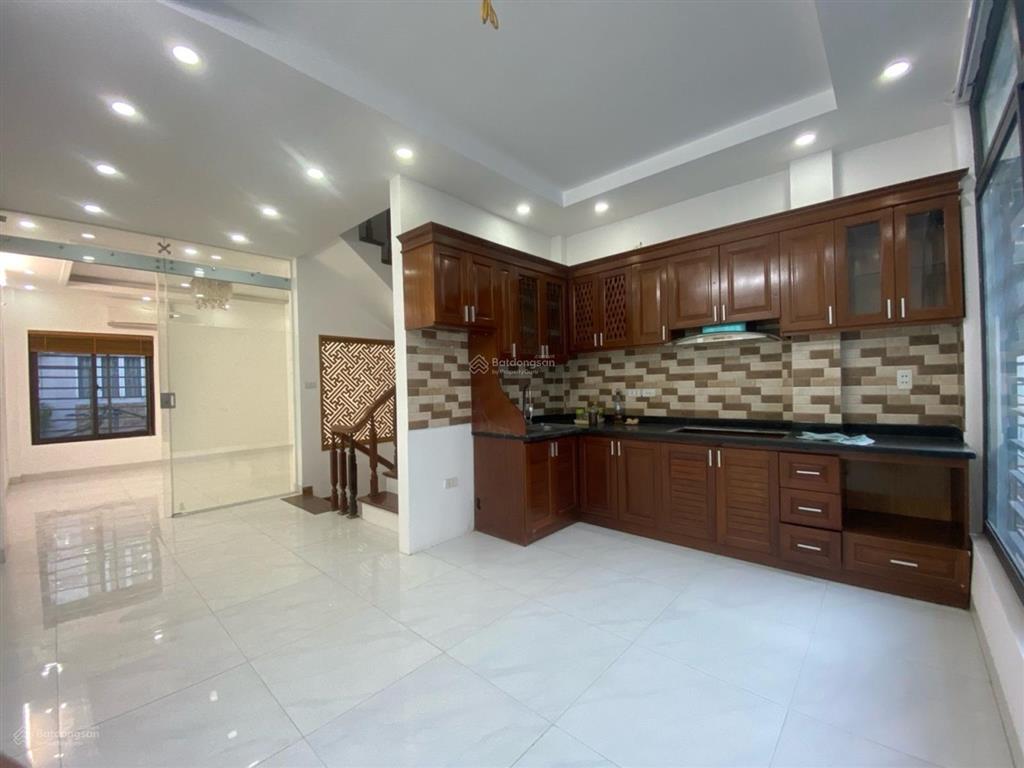 Xuân la nhà tầm tiền ngõ thông 2 thoáng sổ đỏ nở hậu đẹp