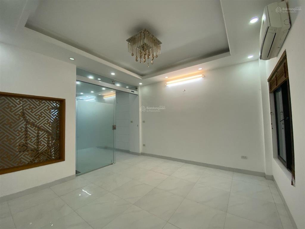Xuân la nhà tầm tiền ngõ thông 2 thoáng sổ đỏ nở hậu đẹp