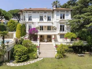 Cần vốn làm ăn giảm gấp 65 tỷ! biệt thự 700m2 đẹp như resort compound thảo điền. rẻ hiếm thị trường
