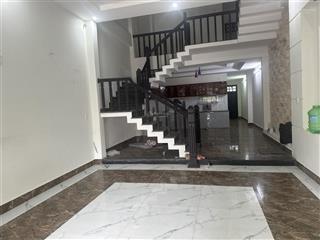 Nhà 3t 3 mê, 100m2 ngang 5m, dtsd 240  250m2, xây kiên cố, gần biển đường 5m5