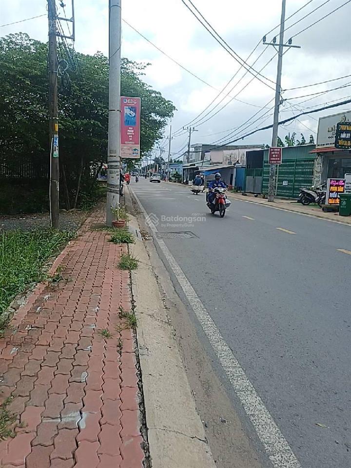 Bán khách sạn 16 phòng mặt tiền đ10m gần chợ bình chánh dtsd 700m2 thu nhập 30tr/th nhỉnh 8 tỷ